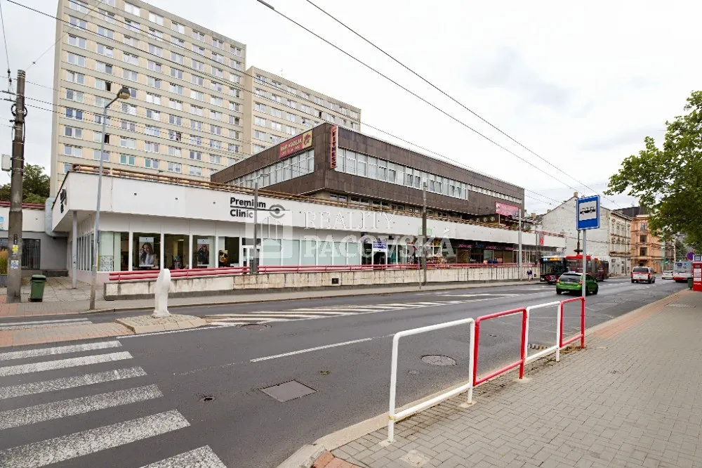 Pronájem obchodního prostoru 423 m²